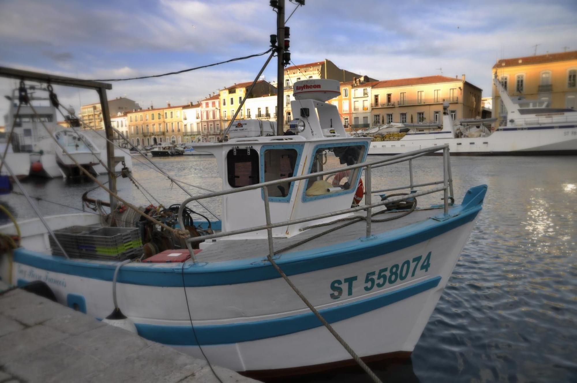 "Luigi" Balcon Sur La Mer Et Le Port De Sète Buitenkant foto
