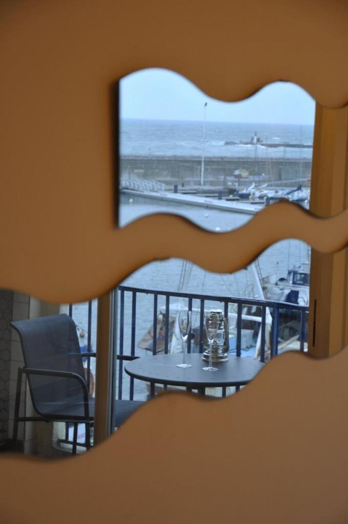 "Luigi" Balcon Sur La Mer Et Le Port De Sète Buitenkant foto