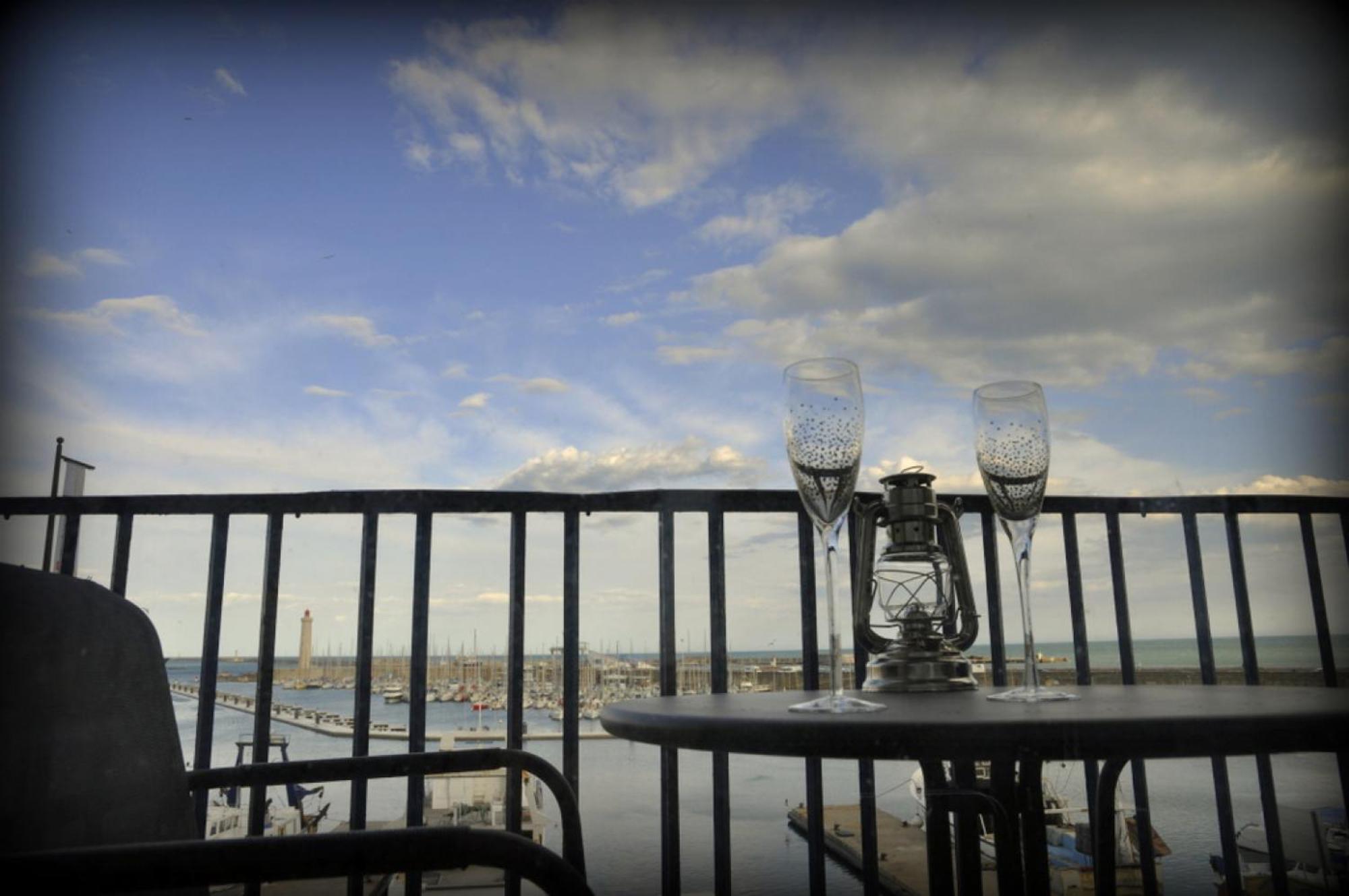 "Luigi" Balcon Sur La Mer Et Le Port De Sète Buitenkant foto